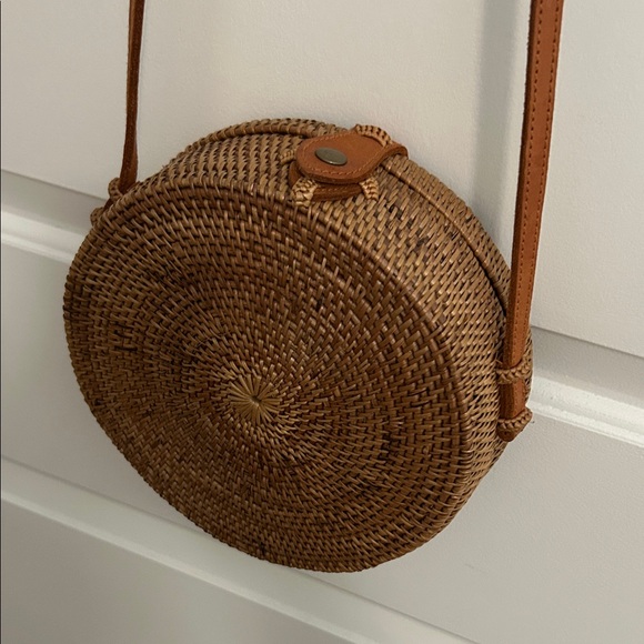 Straw Studios Tan Woven Crossbody Bag - Picture 1 of 5